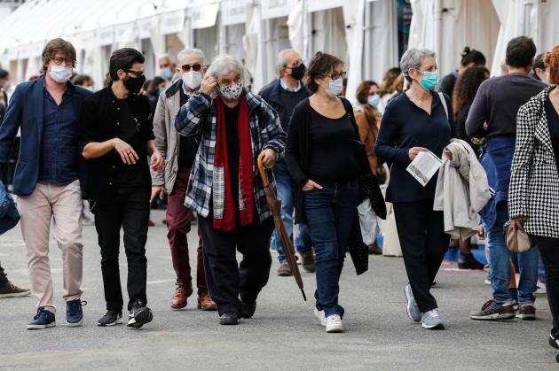 Torna l'obbligo di mascherine all'aperto in alcune città italiane