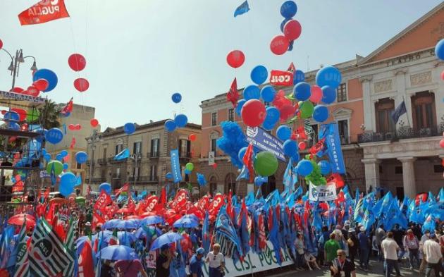 Lavoro, blocco licenziamenti: sindacati in piazza denunciano "bomba sociale"