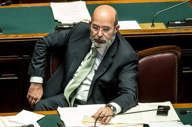 M5s, pensa di lasciare anche 'l'orsacchiotto' Vito Crimi: "Non so se resto"