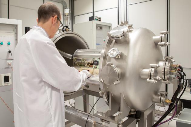 Leonardo con ESA :  l'azienda fornirà gli orologi atomici all'idrogeno per il progetto Galileo seconda generazione