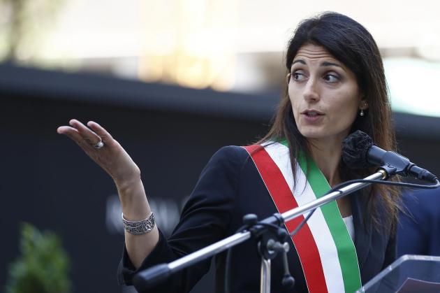 Virginia Raggi e la sua nuova gaffe: si inventa la "cupola del Colosseo"