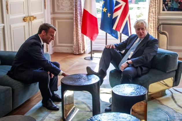 Crisi Francia-Usa, Johnson: "Il nostro amore per la Francia è inestirpabile"
