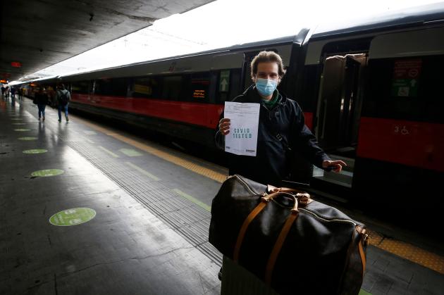 Green pass obbligatorio da lunedì 26 luglio: Draghi pronto al decreto