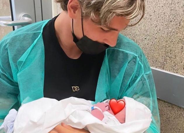 Nicolò Zaniolo diventa papà: è nato Tommaso. Ecco la prima foto del bimbo