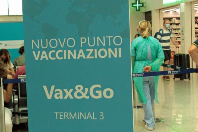 Vaccino vacanze, a Fiumicino arriva "Vax and go" prima della partenza