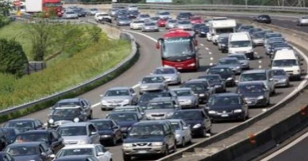 Traffico, oggi autostrade da bollino rosso: boom di viaggi verso le mete turistiche