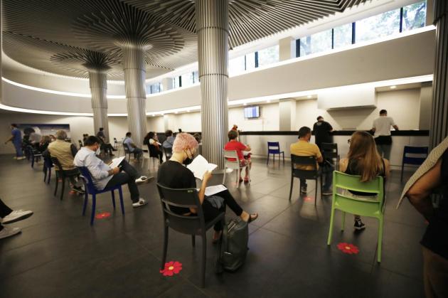 Covid Israele, boom di casi e ricoveri tra i vaccinati: perché e cosa sta succedendo
