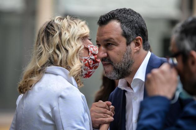 Migranti, Salvini cala nei sondaggi e ritorna populista: "Ne ho le palle piene"