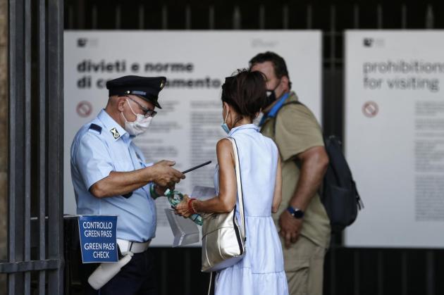 Green pass, iniziano a piovere le multe: una più ridicola dell'altra