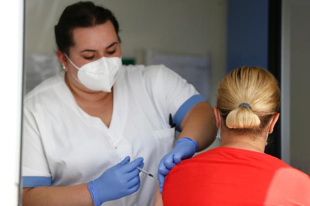Vaccino Covid tra incertezze e pareri contrastanti: qual è la verità?