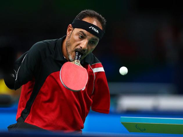 Paralimpiadi 2021, l'atleta che gioca a ping pong senza braccia: una potente lezione