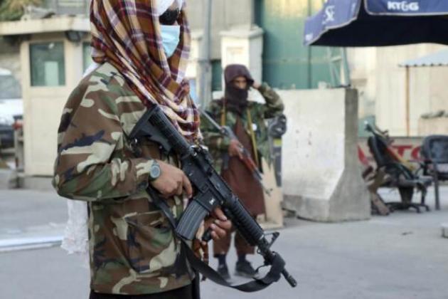 Afghanistan, attentato kamikaze all’aeroporto di Kabul: "11 morti"