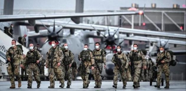 Afghanistan, Usa ritirano le truppe da Kabul. Talebani "Paese ora libero"