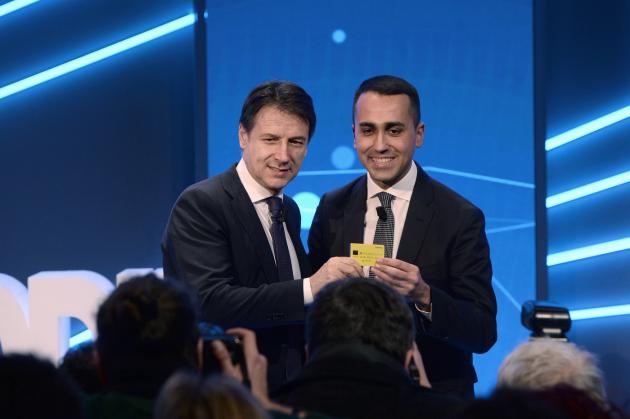Reddito di cittadinanza, è boom di furbetti. Salvini: "Premio a chi non fa nulla"