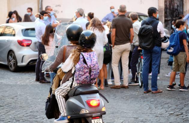 Green pass per genitori a scuola, presidi contrari: "Crea problemi enormi"