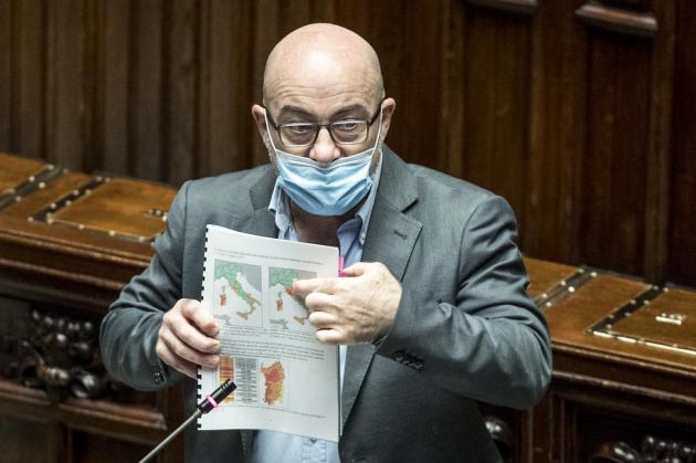 Bolletta elettrica, Cingolani dà cattive notizie: "Aumenterà in questo trimestre"