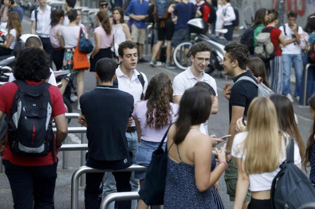 Brescia, picchiano e perseguitano una coetanea: arrestato gruppo di 15enni 