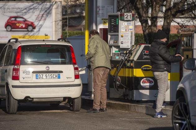 Germania, chiede al cliente di indossare la mascherina e viene ucciso
