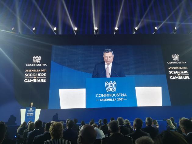 Assemblea di Confindustria: ripartenza e Pnrr al centro. Bonomi: "Per la svolta green servono più soldi a imprese"