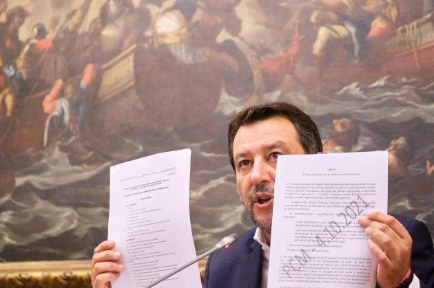 Fisco, Salvini: "Nessuno pagherà più tasse. Mettiamolo per iscritto"
