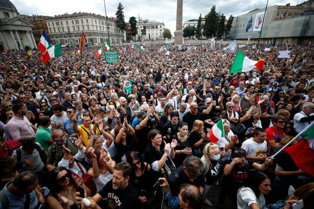 Green pass, lo studio dell'Università cattolica: "Un italiano su due non lo vuole"