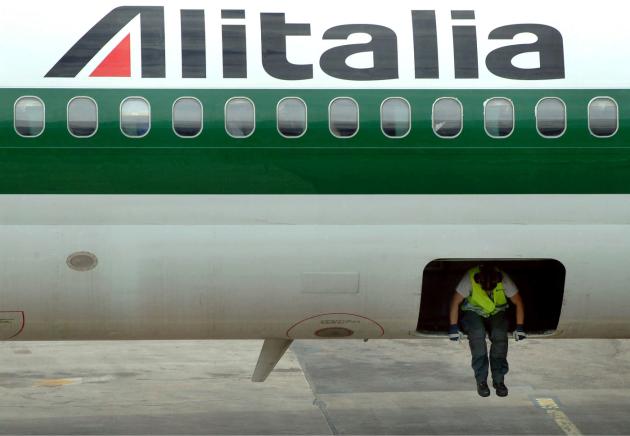 Ita, partono i primi voli: il marchio è ancora Alitalia. I Passeggeri: "Non è cambiato nulla"