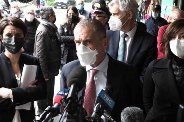 Green pass, Costa: "Ipotesi rimozione per attività all'aperto"