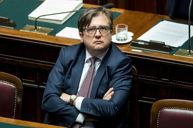 Covid, Sileri detta tempi per la terza dose (obbligatoria per tutti) e posticipa ancora l'addio al Green pass