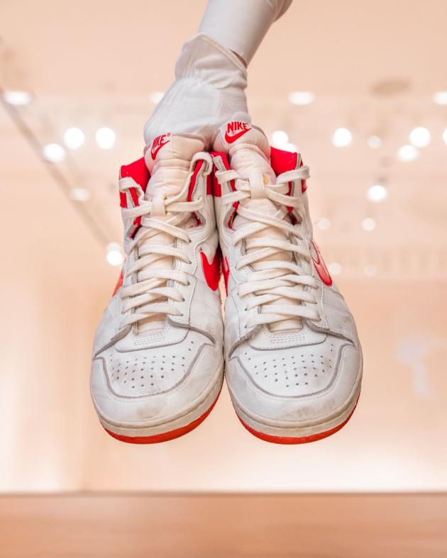 Michael Jordan: vendute le sue scarpe per la cifra record di 1,47 milioni di dollari