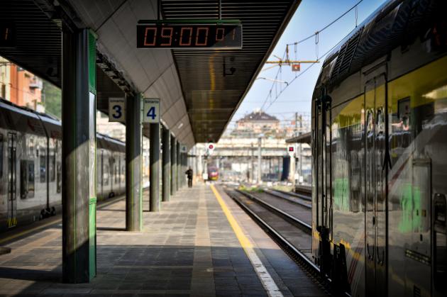 Milano, scade Green pass a macchinista durante il turno: Trenord cancella il treno 