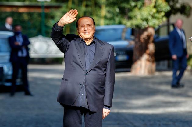 Berlusconi "rilancia" Forza Italica con i "portabandiera" mentre punta ancora su Draghi: "A Palazzo Chigi fino al 2023"