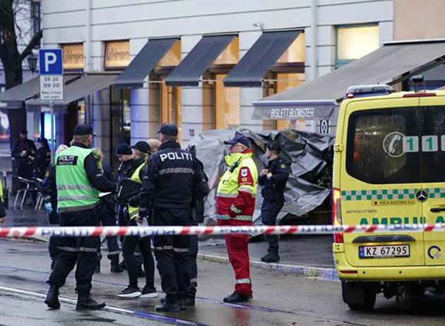Oslo, polizia uccide uomo che minacciava i passanti con un coltello