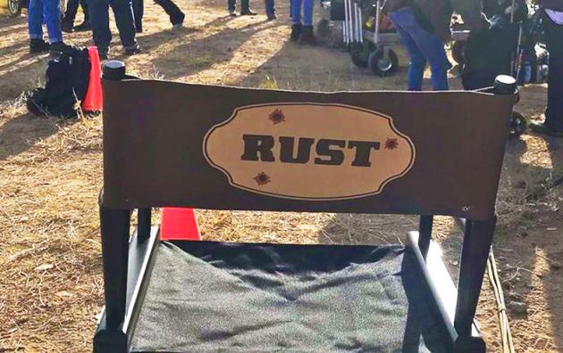 Nuovo incidente sul set di Rust, tecnico morso da un ragno: rischia amputazione