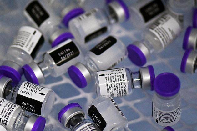 Vaccino a Rna, cos'è e come funziona nel combattere i virus