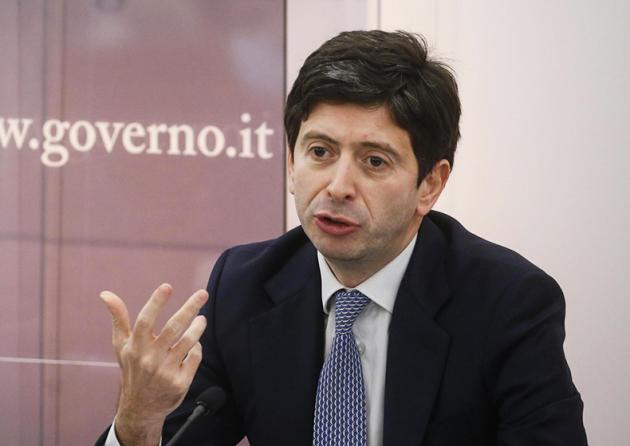 Terza dose, Speranza annuncia: "Presto obbligo per sanitari e operatori Rsa"