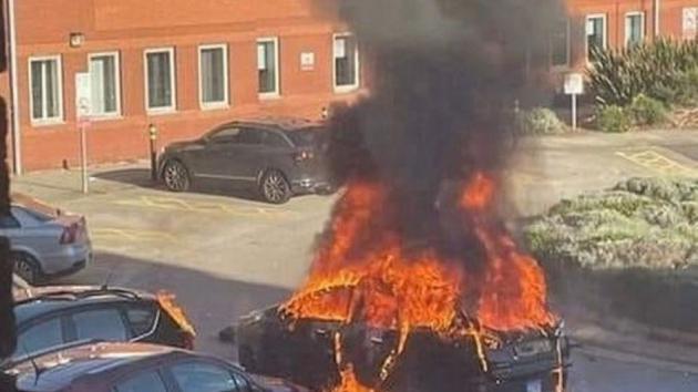 Il taxi che è stato fatto saltare in aria dal terrorista