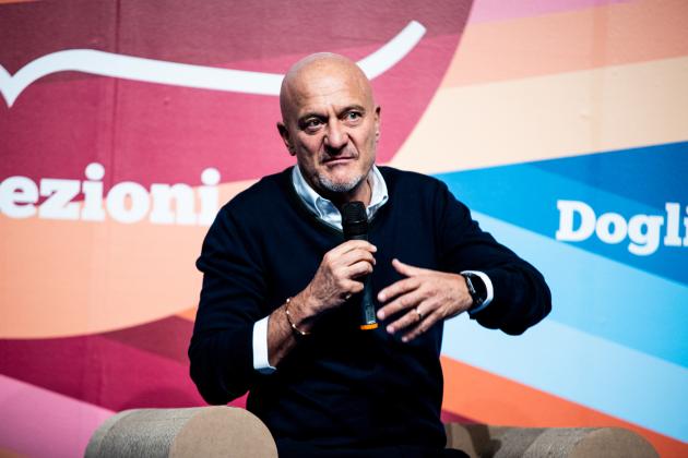 Chi è Claudio Bisio: età, moglie, figli e quando ha iniziato a perdere i capelli