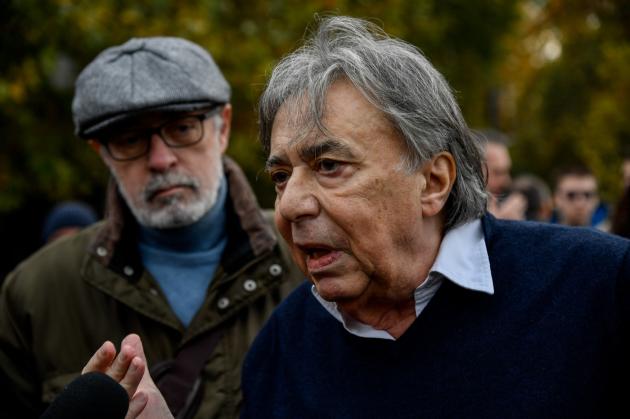 Green pass, l'allarme di Freccero: "Sarà documento rinnovato a vita, il potere vuole controllarci"