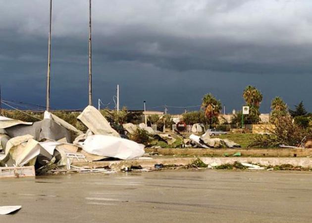 Maltempo in Sicilia, tromba d'aria in provincia di Ragusa: morto un 50enne