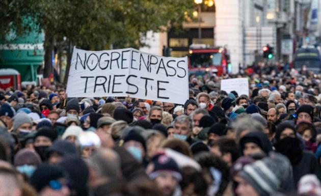 Aumento contagi, non è colpa delle proteste: "Il virus arriva dall'est Europa"