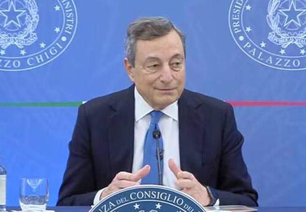 Super Green pass, Draghi spacca il Paese: "I non vaccinati tornino a far parte della società"