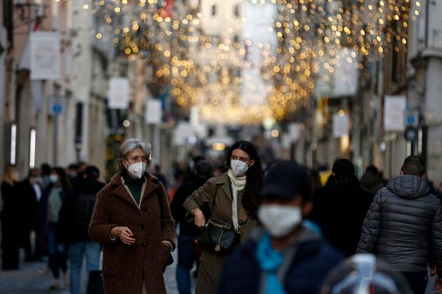 Variante Omicron, convocato il G7 per una riunione d'emergenza: il parere dell'Oms