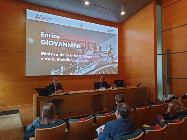 FS Italiane, solidarietà nelle stazioni italiane: Help center, oltre 473mila interventi di assistenza nel 2020