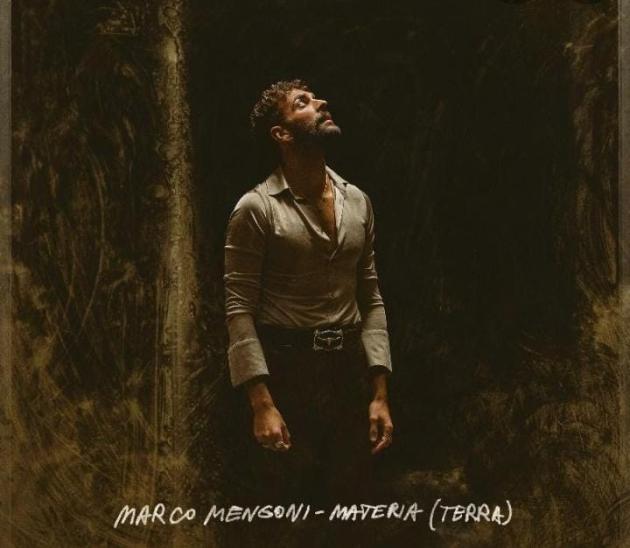 Mengoni: con l’album Materia (Terra) alle radici della propria intimità