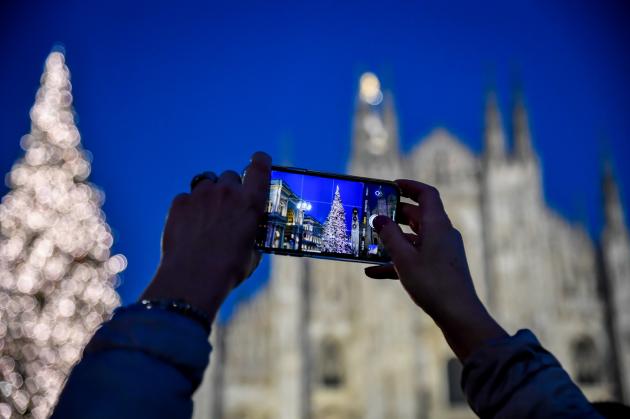 Natale 2021, Costa promette: "Nessuna stretta alle regole contro il Covid"