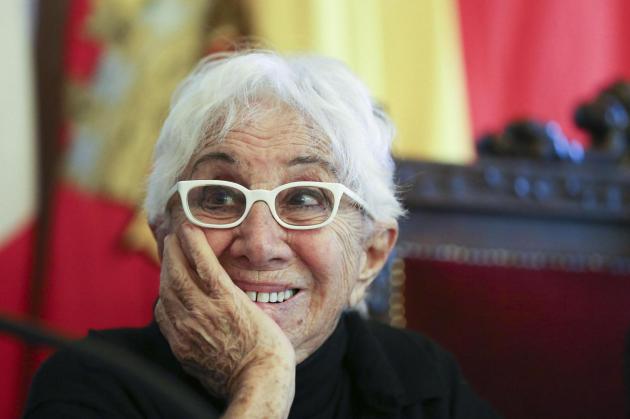 Lina Wertmüller e i suoi iconici occhiali bianchi: ecco perché li portava