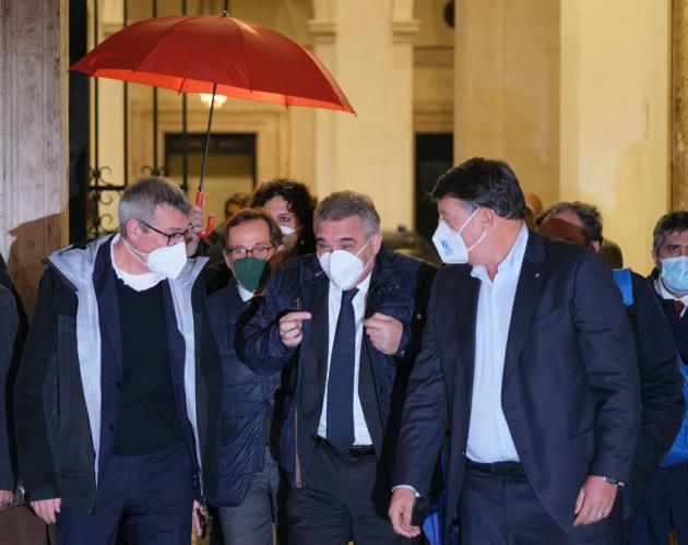 Manovra: 3,8 miliardi per caro bollette. Cgil e Uil confermano lo sciopero 
