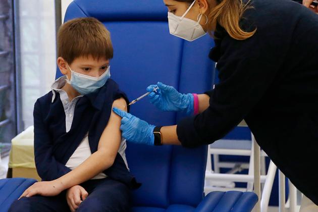 Vaccino, via alla somministrazione ai primi cinque bambini a Roma: previste oggi mille inoculazioni nel Lazio