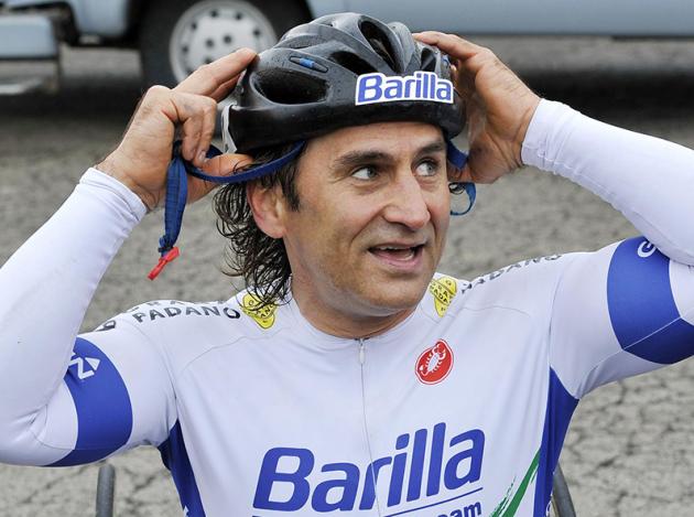 Alex Zanardi è tornato a casa, l'annuncio fatto dalla moglie Daniela