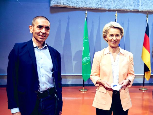 Uğur Şahin e Ursula Von Der Leyen, 2021